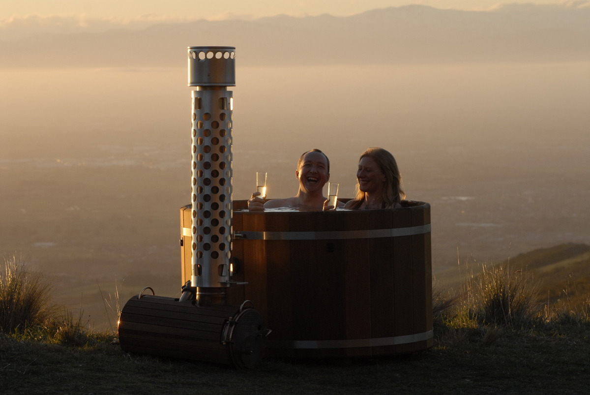 Adrian Harris Woodcraft / Mahootus all-wooden hot tubs