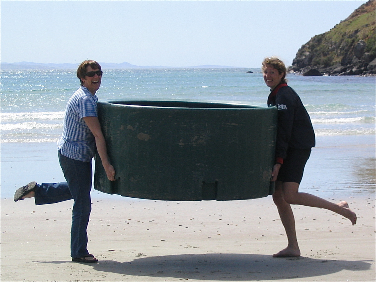 Can be lifted by two good New Zealand women